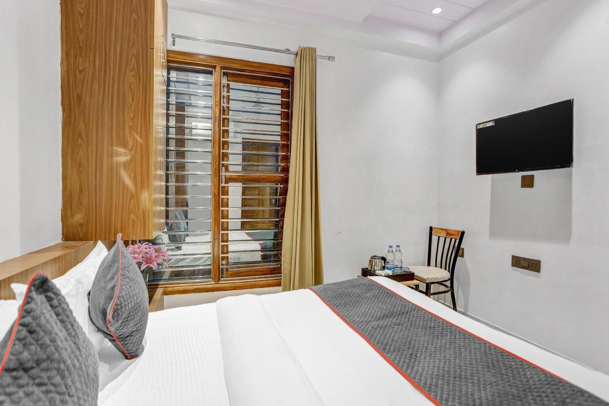 Capital O Hotel Moody Inn Delhi  Exterior photo